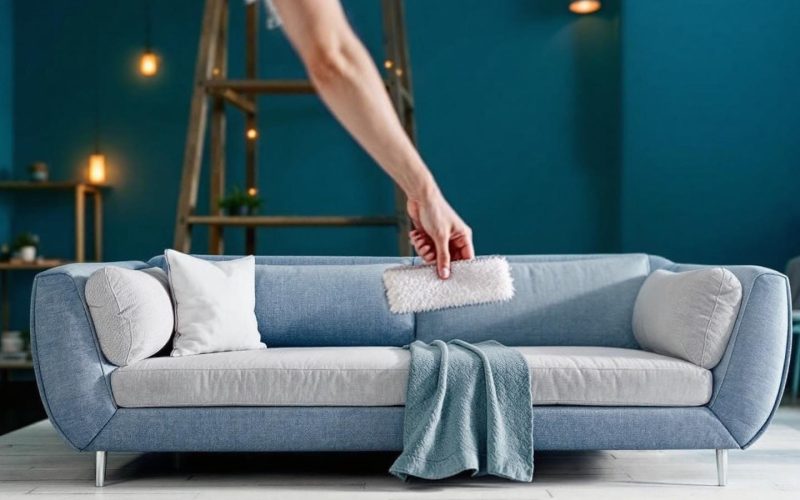 Comment choisir le bon produit pour nettoyer et détacher votre canapé en tissu
